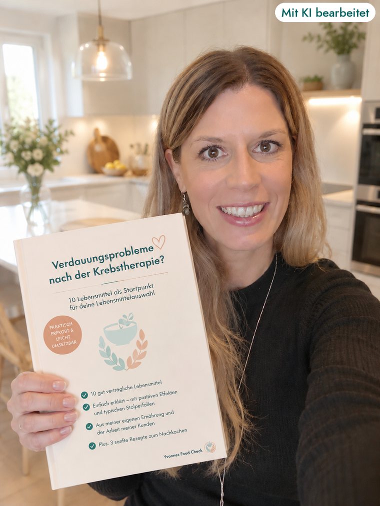 Yvonne hält das PDF Verdauungsprobleme nach der Krebstherapie in der Hand